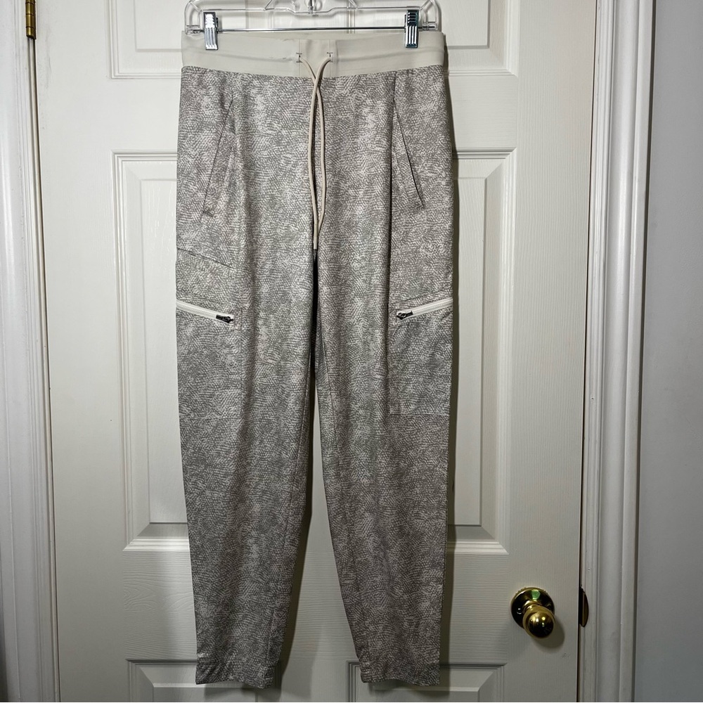 Athleta Gray Venture Printed Pants Size 2